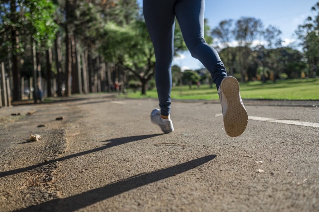 運動が自己肯定感に与える影響とその効果的な方法【年齢や性別による運動の効果の違い】